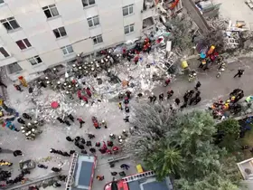 Maltepe’de çöken 7 katlı binadan 5 kişi çıkarıldı: Arama kurtarma çalışmaları devam ediyor