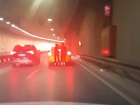 Maltepe’de tünelde tehlikeli yolculuk kamerada
