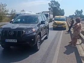 Manavgat’ta 3 araçlı zincirleme kaza, trafikte uzun araç kuyruğuna neden oldu
