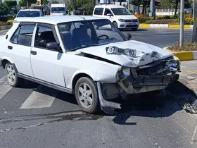 Manavgat’ta Tofaş otomobille çarpışan motosikletli ağır yaralandı
