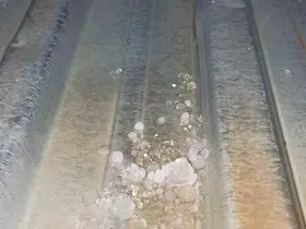 Manisa’da ceviz büyüklüğünde dolu yağdı
