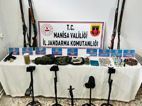 Manisa’da jandarmadan şok baskın: Uyuşturucu, silah ve tarihi eser ele geçirildi
