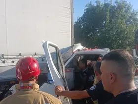 Manisa’da kamyonet tıra çarptı: 1’i ağır 2 yaralı
