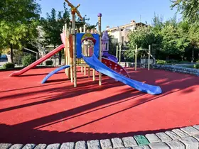 Manisa’da park ve oyun alanlarına güvenli zemin
