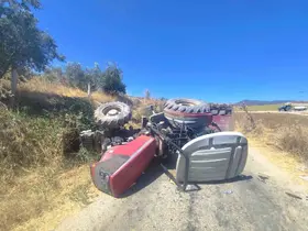 Manisa’da traktör devrildi: 3 yaralı
