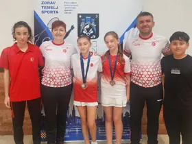 Manisalı badmintonculardan Hırvatistan’da çifte bronz
