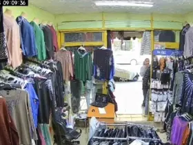 Mankenin üstündeki 1000 TL’lik montu kendi malıymış gibi gitti
