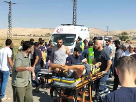Mardin’de hafif ticari araç ile motosiklet çarpıştı: 4 yaralı
