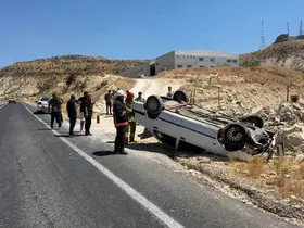 Mardin’de otomobil takla attı: 2 yaralı
