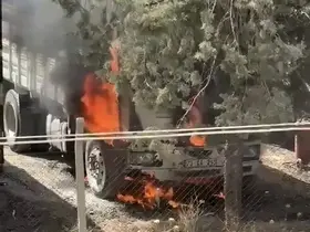 Mardin’de park halindeki kamyon yandı
