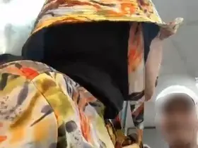 Markette başörtülü kadınlara kıyafetleri üzerinden sözlü taciz
