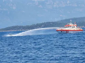 Marmaris’te demirli yelkenli tekne alevlere teslim oldu
