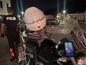 Marmaris’te ‘dur’ ihtarına uymayan 15 yaşındaki sürücü polise çarptı
