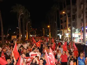 Marmaris’te sessiz fener alayı
