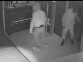 Maskeli beşler girdikleri işletmelerde çelik kasaları böyle patlattı...
