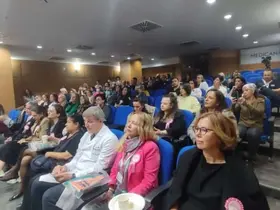 Medikal Onkolog Doç. Dr. Sarıcı: "Türkiye’de 40 milyon kadın olduğunu kabul ettiğimizde 5 milyon meme kanseri vakası bizi bekliyor"
