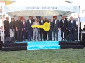 Melikgazi Belediyesi Battalgazi’de 300 daire teslimi ve kura töreni gerçekleştirdi
