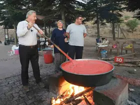 Melikgazi Belediyesi Salça Kaynatma Günleri rekor katılımla sona erdi
