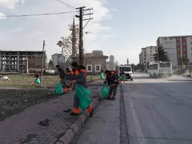 Melikgazi’de şiddetli rüzgarın etkileri temizlendi

