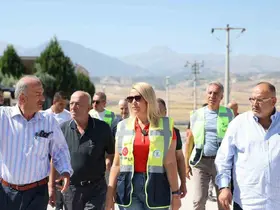 Merkezefendi’de yol çalışmaları hız kesmeden devam ediyor
