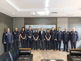 Mersin itfaiye personeli, İtfaiye Haftasında Başkan Seçer’le buluştu
