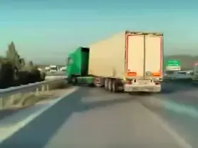 Mersin otoyolda zincirleme kaza kamerada
