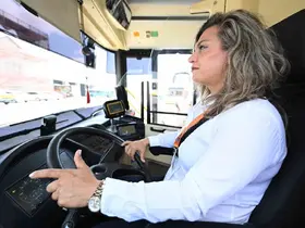 Mersin’de 2 çocuk annesi ücretsiz kursla otobüs şoförü oldu
