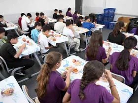Mersin’de 3 bin öğrenciye günlük ücretsiz öğle yemeği desteği

