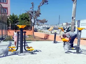 Mersin’de çocuk oyun parklarının eksikleri gideriliyor, yeşil alanlara bakım yapılıyor
