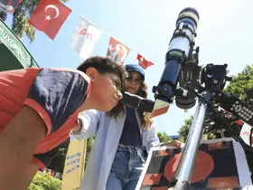 Mersin’de çocuklar teleskopla Güneş’i gözlemledi
