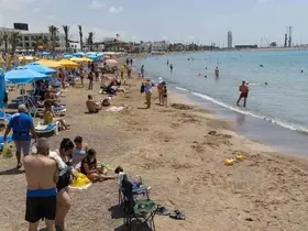Mersin’de deniz sezonu başladı: Rus uçuşlarının iptali bölge turizmini etkiledi
