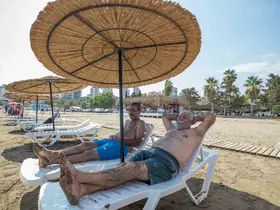 Mersin’de emekliler deniz ve güneşin tadını çıkardı
