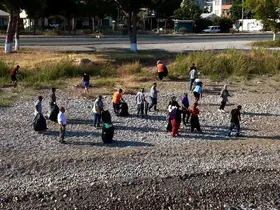 Mersin’de gençlerden sahil temizliği seferberliği
