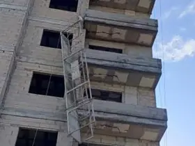 Mersin’de inşaat iskelesinden düşen işçi hayatını kaybetti
