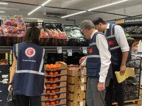 Mersin’de marketler denetleniyor
