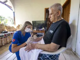 Mersin’de sağlık ve bakım desteği vatandaşın evine götürülüyor

