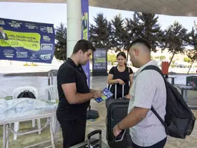 Mersin’de üniversiteli gençler şehrin girişinde karşılanıyor
