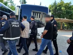 Mersin’de zehir tacirlerine darbe: 13 gözaltı
