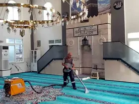 Mersin’deki camilerde temizlik çalışmaları sürüyor
