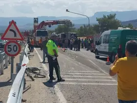 Mersin’deki otobüs kazası: 3 kişi öldü, 6 kişi yaralandı

