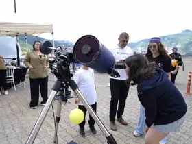 Mersin’den Artvin’e bilim köprüsü: Çocuklar atölyelerde eğlenerek öğrendi
