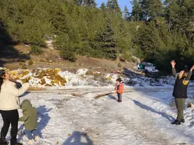 Mersinliler hafta sonu kar yağan yaylalara akın etti
