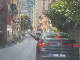 Metrelerce araç kuyruğu oluştu, sürücüler zor anlar yaşadı
