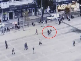 Meydanda uçan tekmeli kavga
