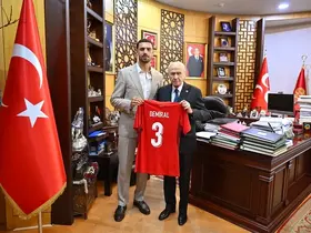 MHP Lideri Bahçeli, milli futbolcu Demiral’ı kabul etti
