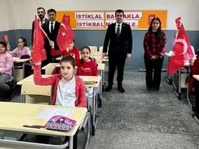 Mihalıççık’ta ilk ders ’Bayrak Sevgisi’ oldu
