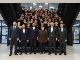 Milletvekili Ayşe Böhürler, Havacılık Lisesi öğrencilerine tecrübelerini aktardı

