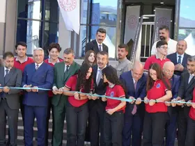 Milli Eğitim Bakanı Yusuf Tekin, Erzurum’da okul açılışını okulun öğrencileriyle birlikte yaptı
