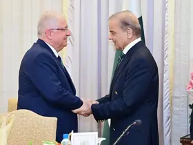Milli Savunma Bakanı Güler, Pakistan Başbakanı Şerif ile görüştü
