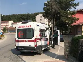 Minibüs ile motosiklet çarpıştı, 1 yaralı
